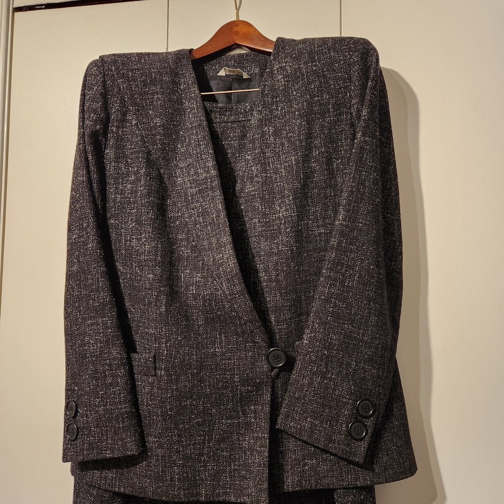 Elegant Black 2 Piece Suit for Women With Skirt